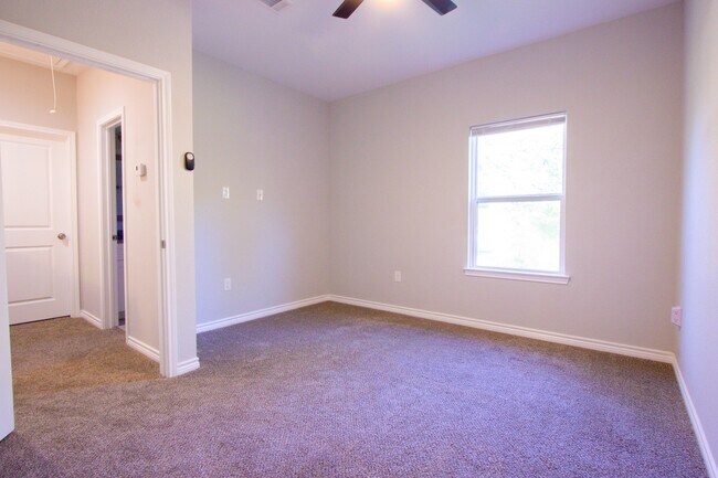 Photo - 15629 Holly Dr