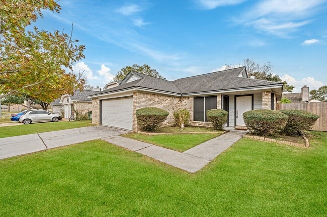 Building Photo - 18123 Lake Bend Dr