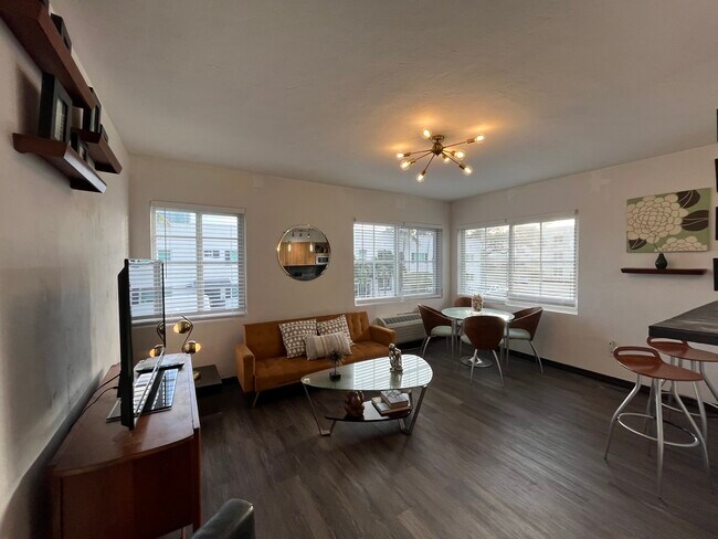 511 75th St Unit 1