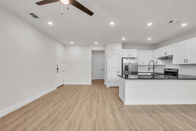 Photo - 9312 Curious Squirrel St