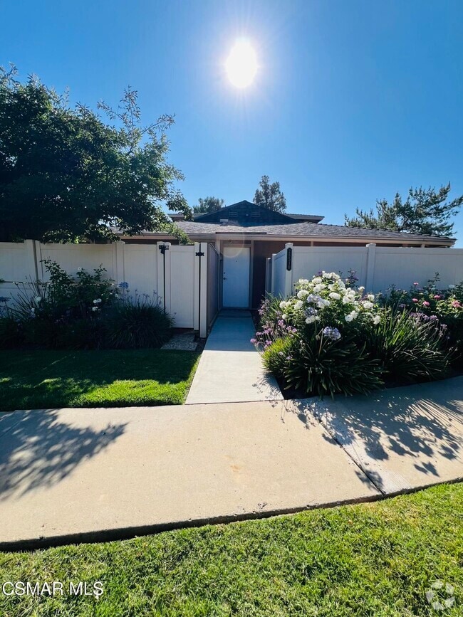 Building Photo - 28510 Conejo View Dr Rental