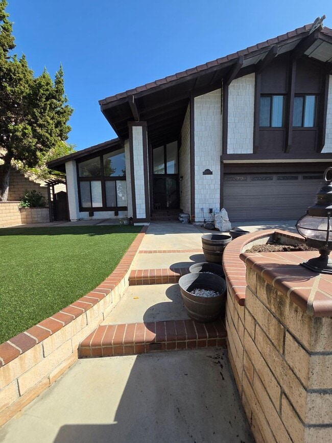 Building Photo - Rent ready! Beautiful 4 Bedroom 3 bath poo...