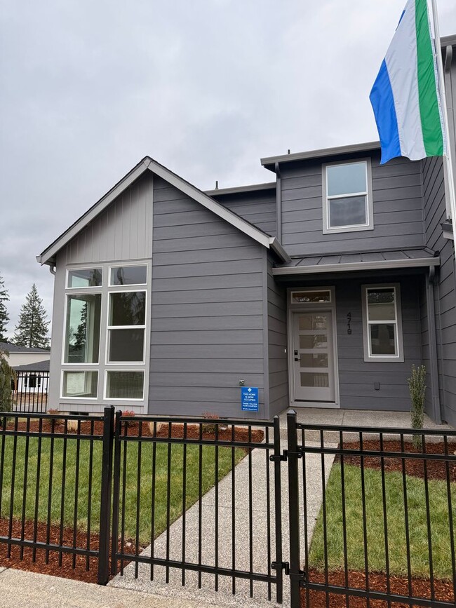 Photo - Goregous 3 Bedroom with Loft and Bonus Room! High Ceilings! Pantry! Keyless Entry! Double Oven & ...