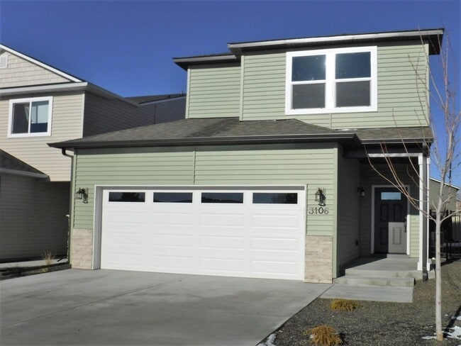 Building Photo - Beautiful and spacious 4 bed 2.5 bath home in Sovi Sub just off Eagle and Victory