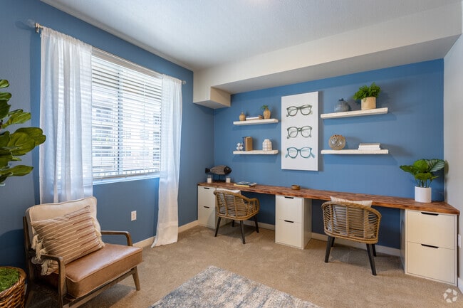 2BR, 2BA - 965 SF