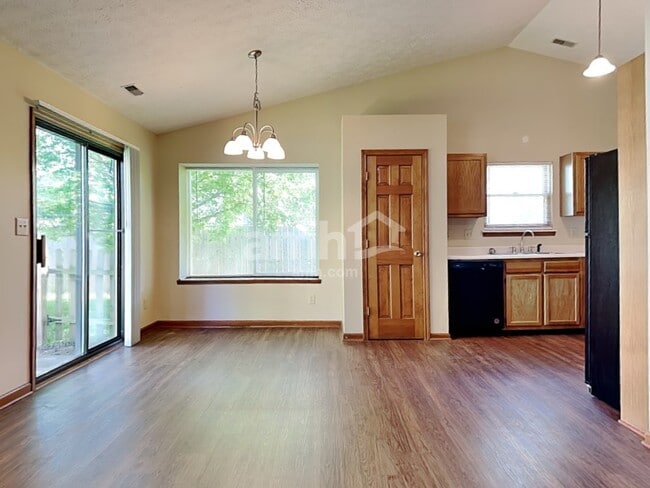 Photo - 3326 Redbud Ct