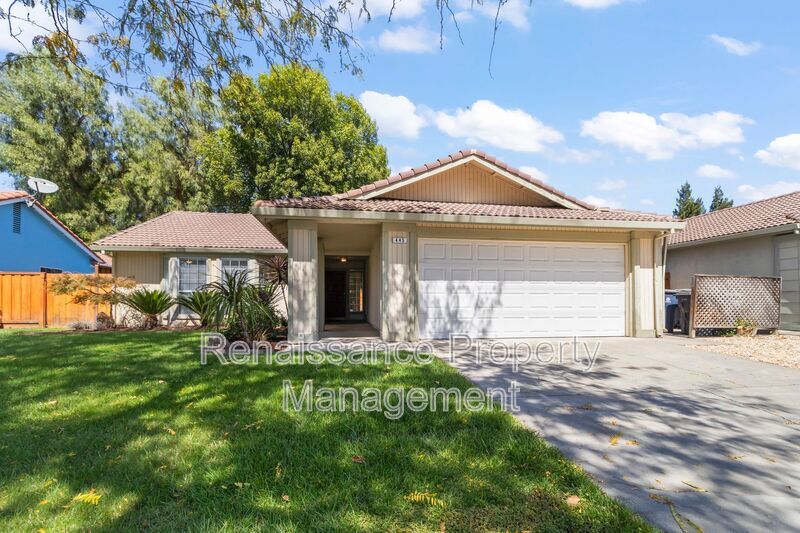 445 W Deerwood Ln