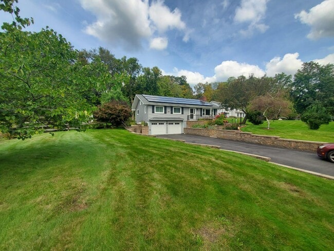 Building Photo - 134 Quaker Hill Rd Rental