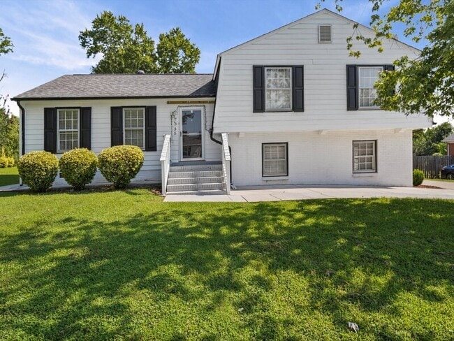 Photo - 335 Meadowdale Ln