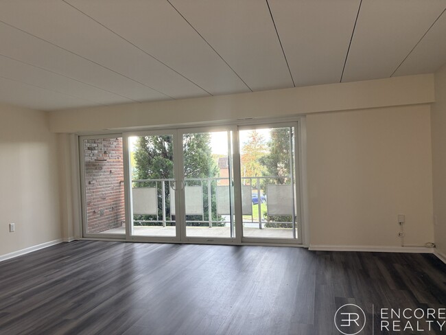 Building Photo - 51 Hill Rd Unit 206