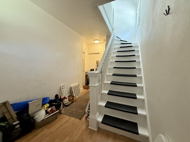 Spacious Upper, 1 bedroom, 1 bath, with bonus room