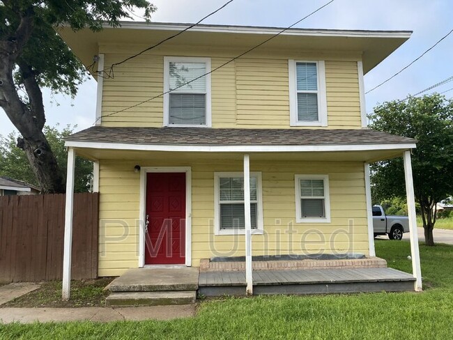 Building Photo - 1100 E Hickory St Rental