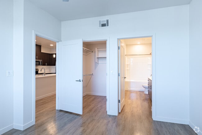 1BR-1BA-742SF-Reavis-Bedroom