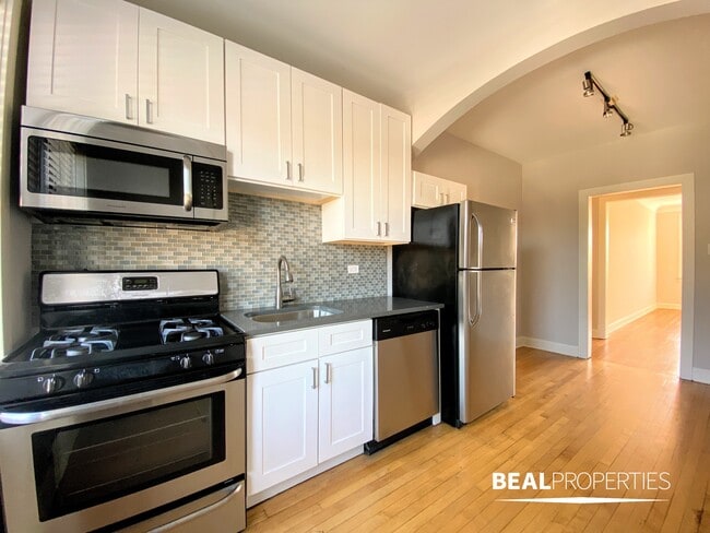 Building Photo - 2321 N Rockwell St Unit Studio