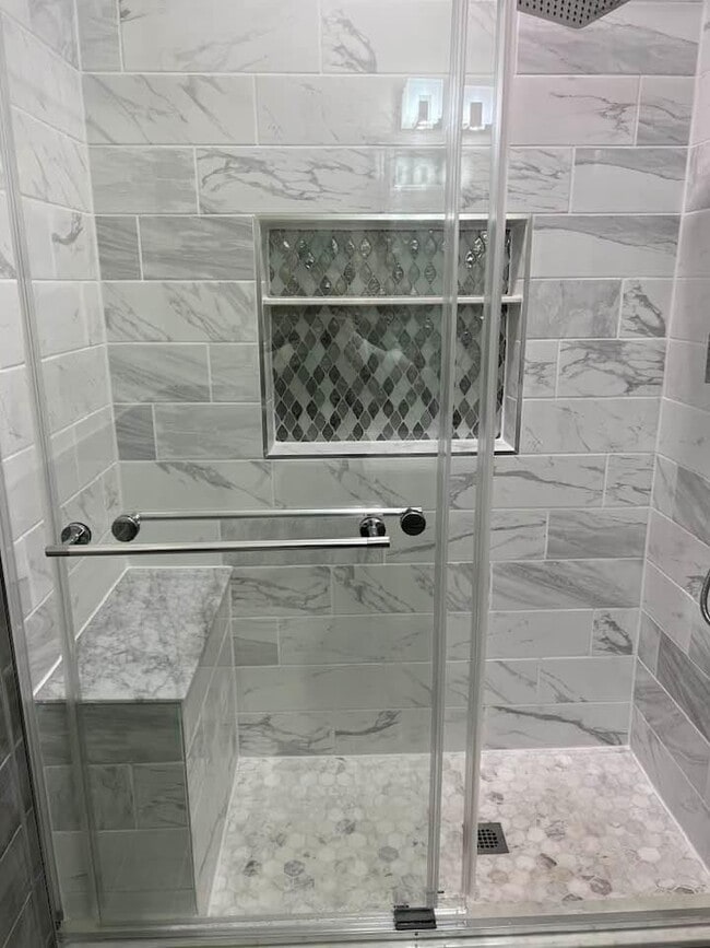 Photo - 5233 Queensberry Ave