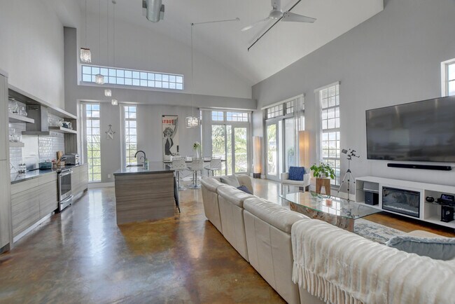 Photo - 185 NE 4th Ave Unidad 301