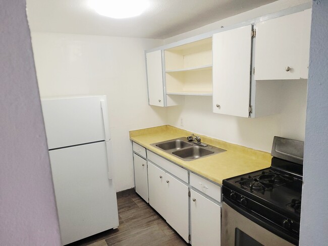 Photo - 514 Alcazar St SE Unit B