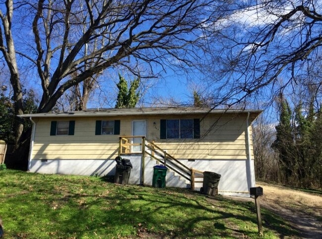 Building Photo - 3bed 2 bath with den