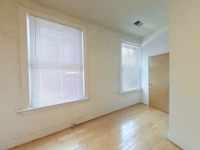 Photo - 301 Goshen St Unidad 2F