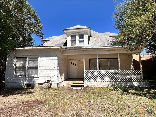 Building Photo - 1010 Academy St