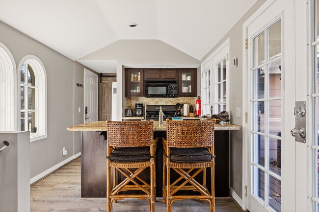 Photo - 590 Oak Knoll Cir House