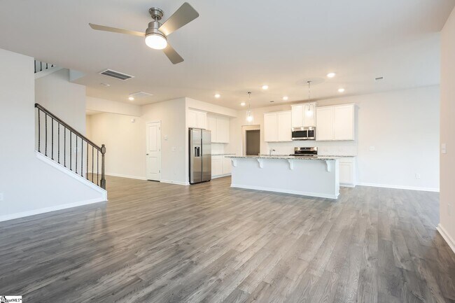 Photo - 581 Hillpark Ln