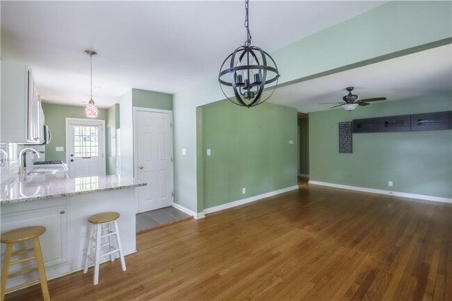 Photo - 564 Parker Ave Casa