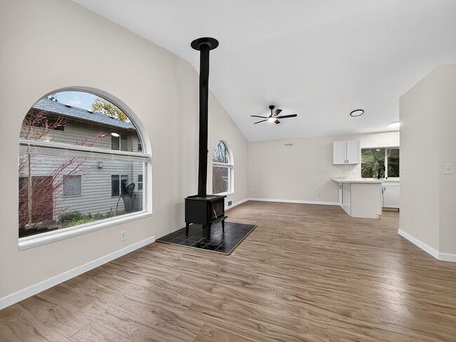 Photo - 5502 NE 10th St