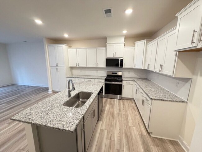 Photo - Mebane / Townhouse