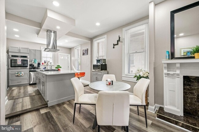 Photo - 930 N 30th St