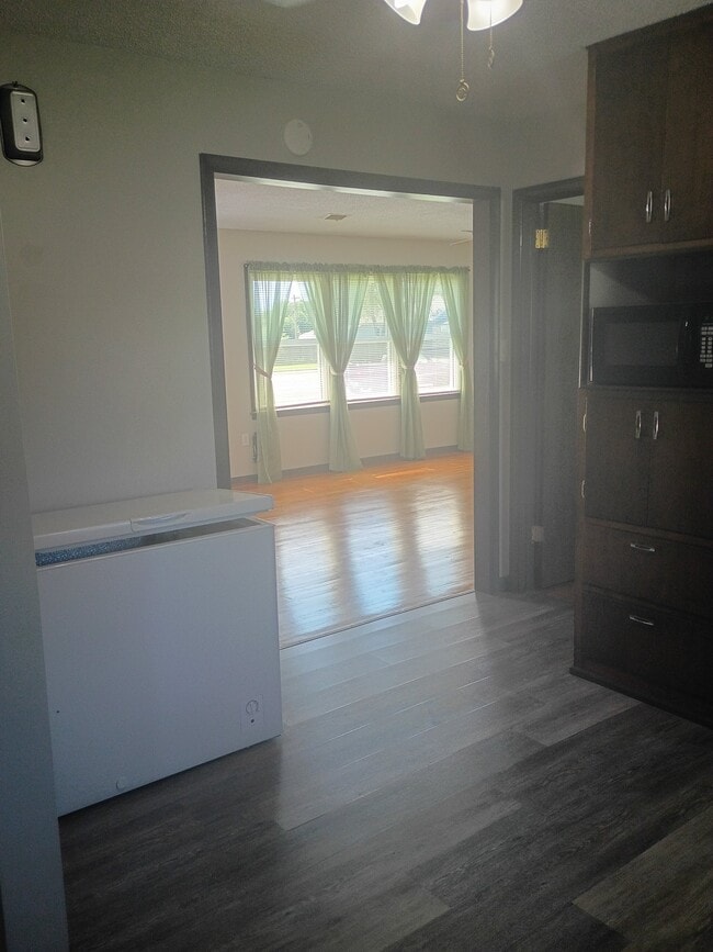 Photo - 611 N Fowler St