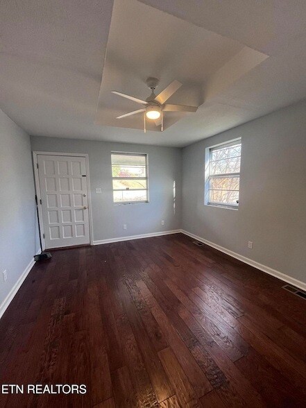 Photo - 614 Midlake Dr NE