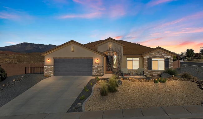 Building Photo - Your Perfect Hurricane Getaway Awaits!