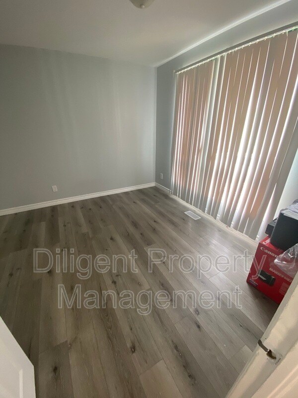 Photo - 260 Lansdowne St W