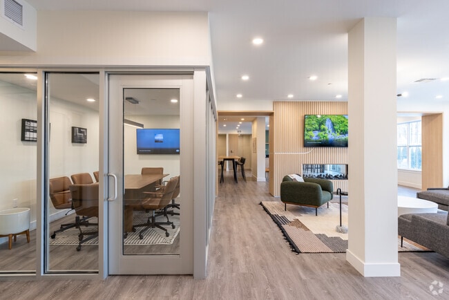 Lounge/Conference Room
