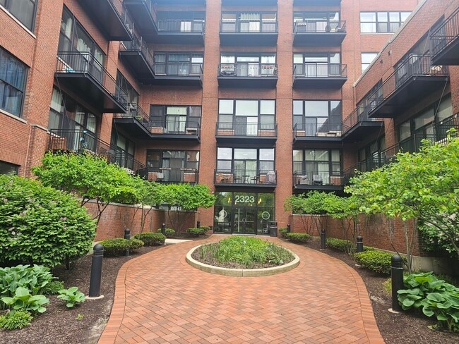 Photo - 2323 W Pershing Rd Unidad 128