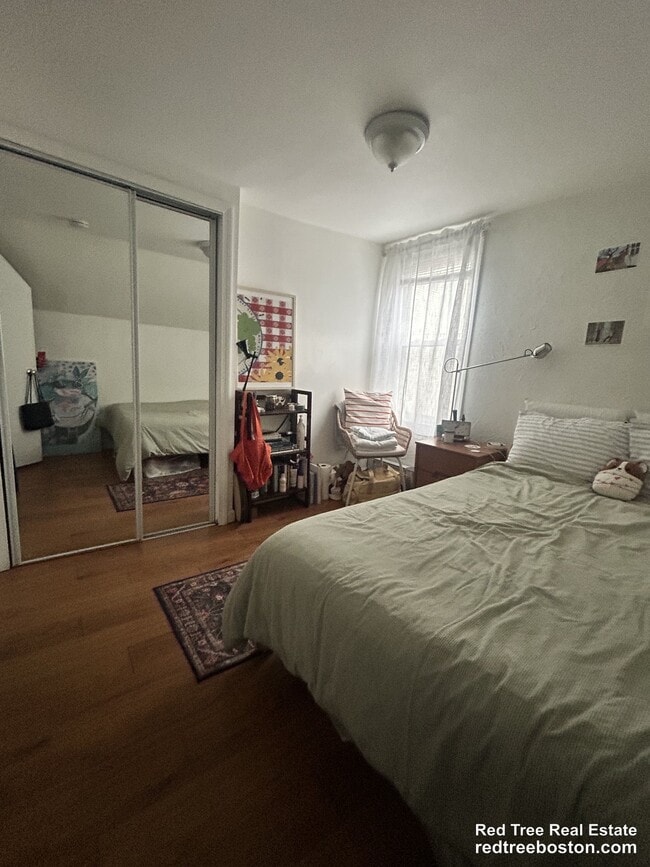 Photo - 12 Village St