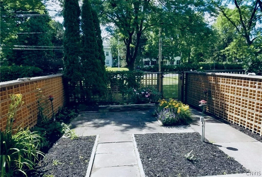 Photo - 1223 James St