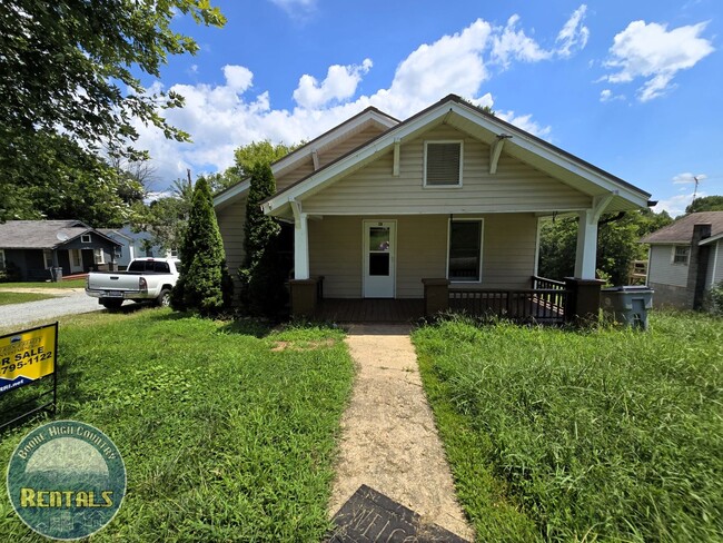 Charming 2bd/1ba Home In Lenoir - Charming 2bd/1ba Home In Lenoir