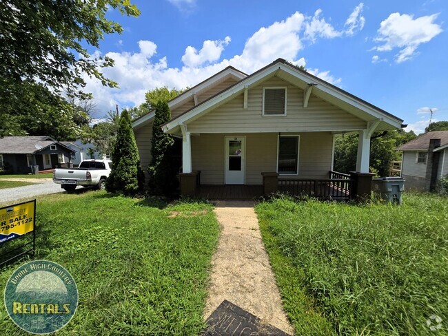 Building Photo - Charming 2bd/1ba Home In Lenoir