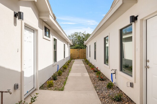 Photo - 1208 W Harrison Ave Unit 2