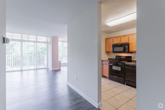 2 BR, 2 BA - 825 SF - Charlestowne North