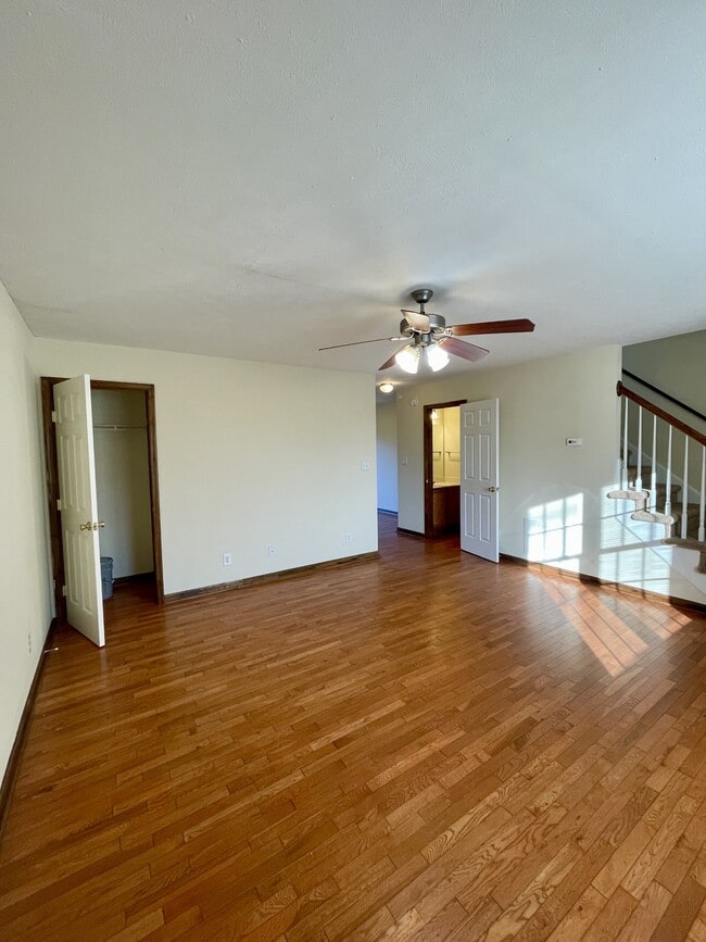 Photo - 2528 Old Forest Rd