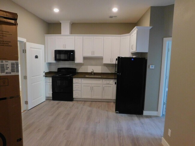 Photo - 621 W 2nd St