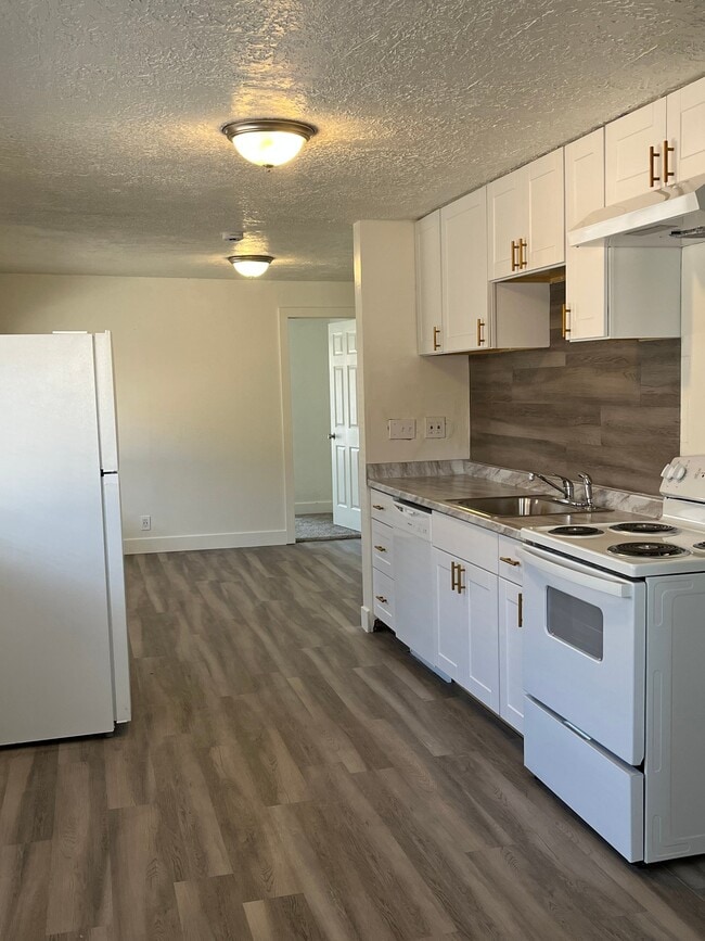 Photo - 553 E Emerson Ave