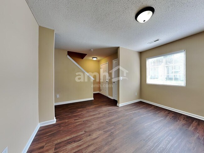 Photo - 836 Stockport Way