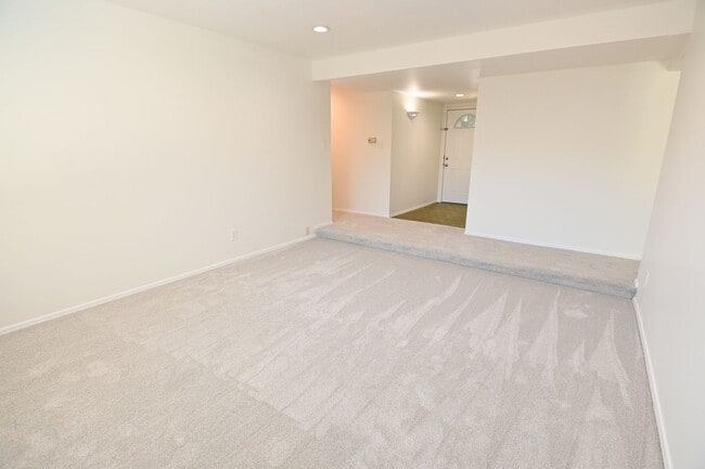 Photo - 5659 Lathrop Dr