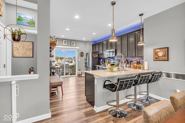 Photo - 315 Steeples Blvd