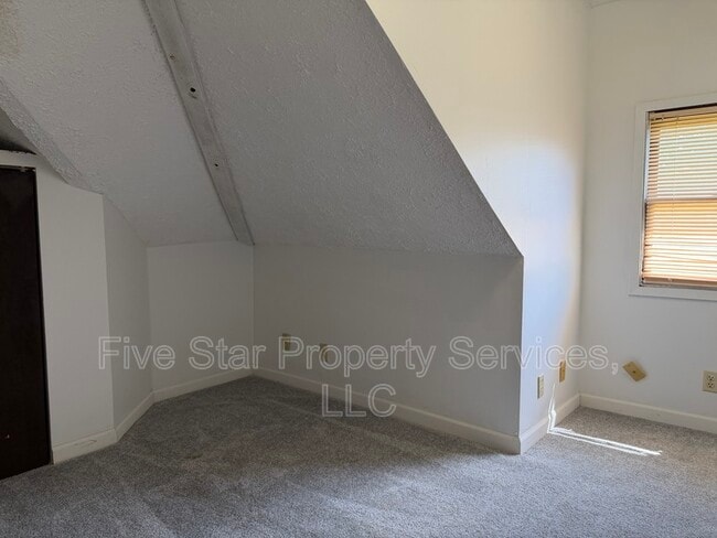 Photo - 229 W Allen St