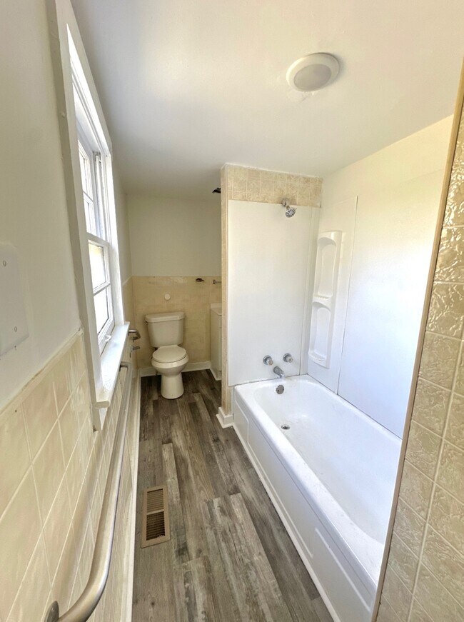 Photo - 1254 Lewis St